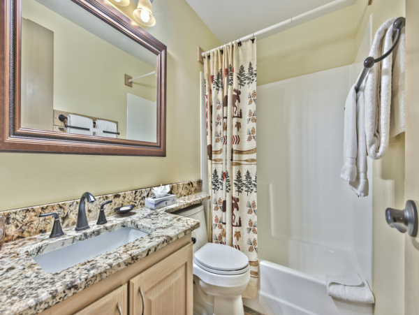 Ski in Ski out Park City condo sleeps 6